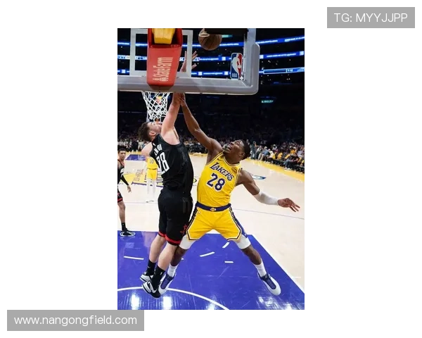 NBA季后赛最新战况：勇士险胜湖人，詹姆斯大演逆袭戏剧性绝杀