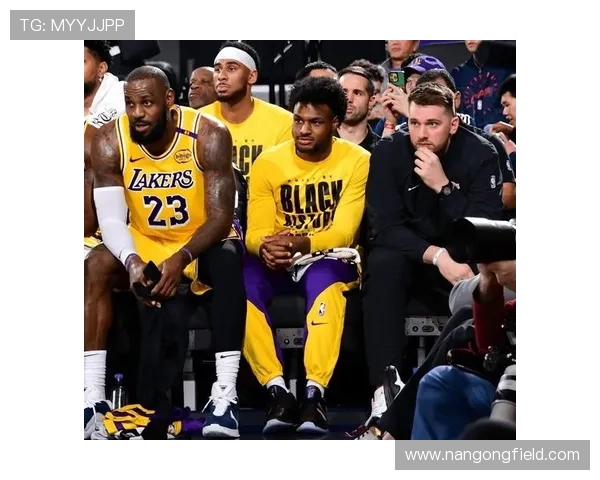 湖人新赛季阵容亮相詹姆斯状态火热球迷期待再创辉煌