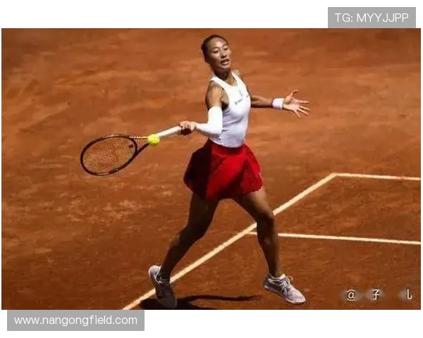 网球赛场最新动态：顶尖球员激烈对决引发球迷热议