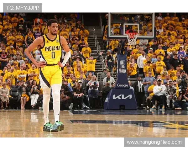 NBA激战焦点回顾：关键时刻球星表现决定胜负走势